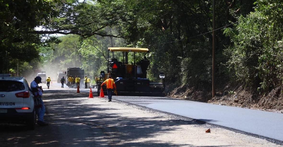 Avanzan trabajos en ruta de Quiriguá a Puerto Barrios