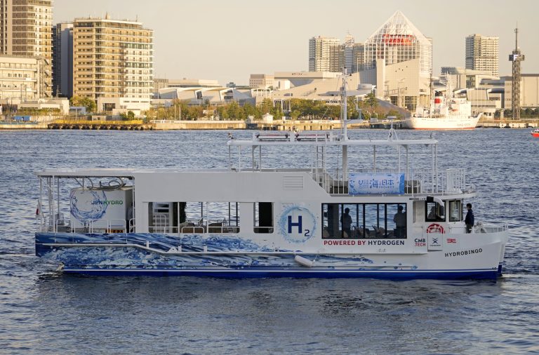 Japón prueba el primer barco de pasajeros alimentado con hidrógeno