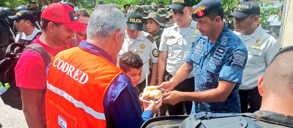 Brindan atención a grupos de migrantes en Izabal