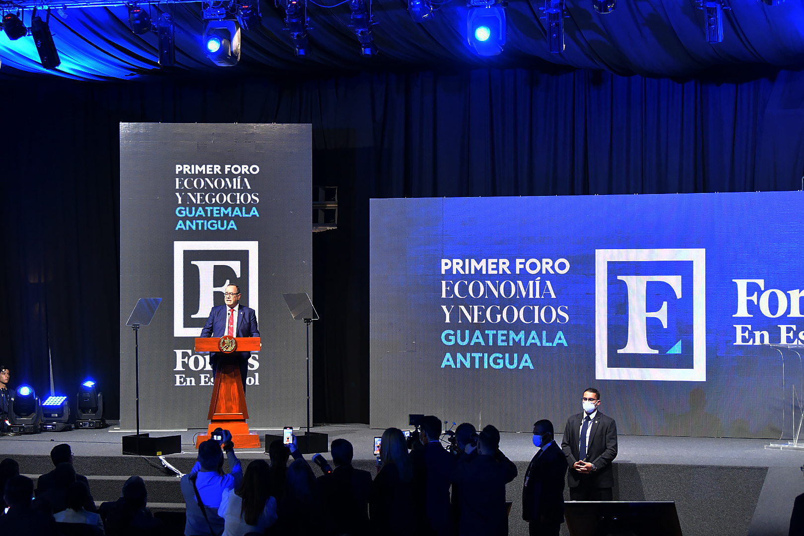 Gobernante enfatiza la certeza jurídica para generar inversiones en el país