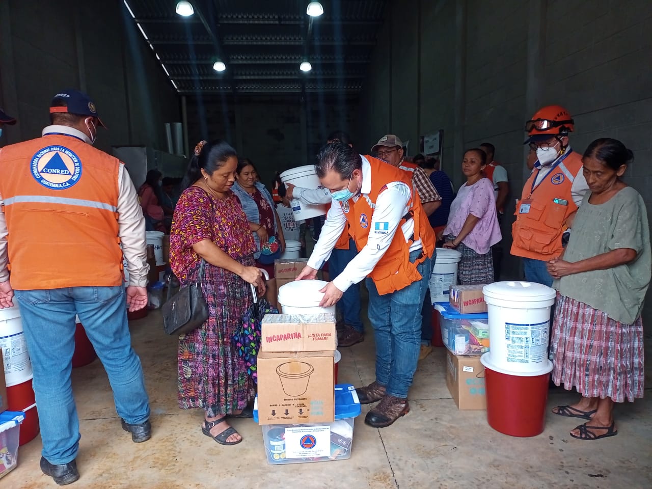Autoridades resaltan abastecimiento para atender a guatemaltecos afectados por lluvias