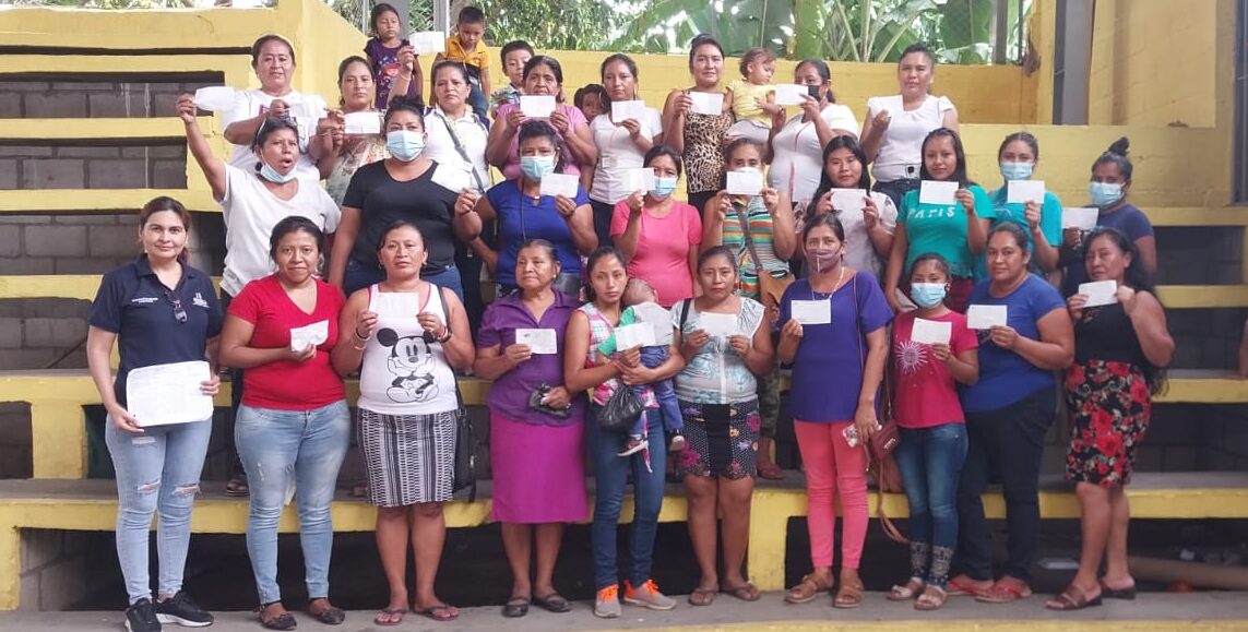 Beneficiarias de Beca Artesano reciben capital semilla