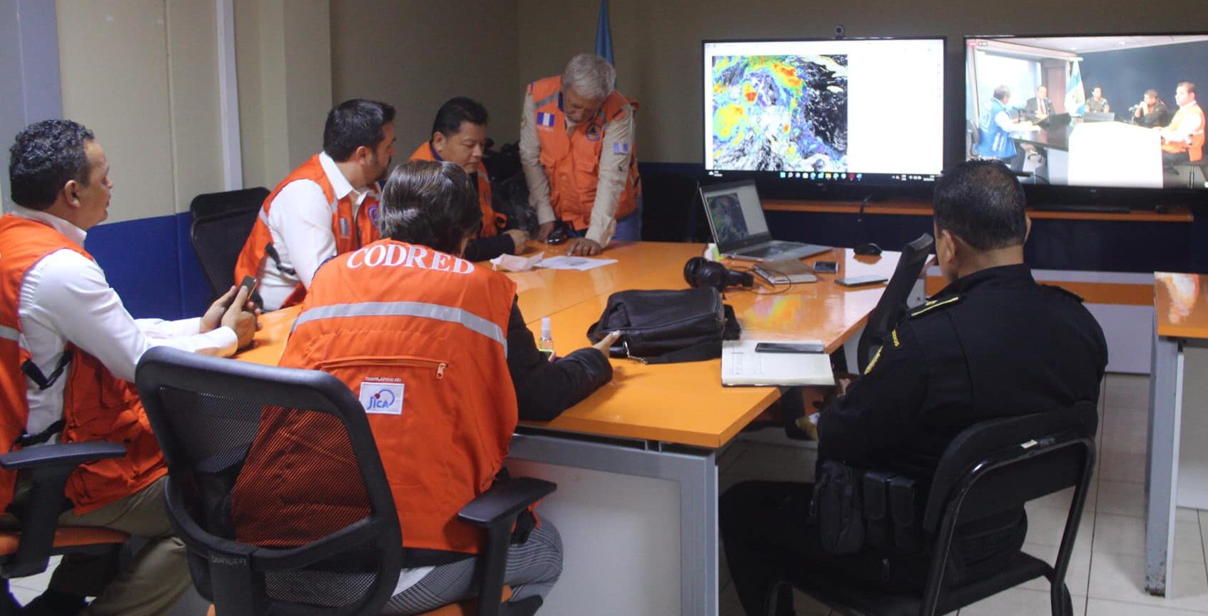 Centros de operaciones de emergencia mantienen acciones de respuesta