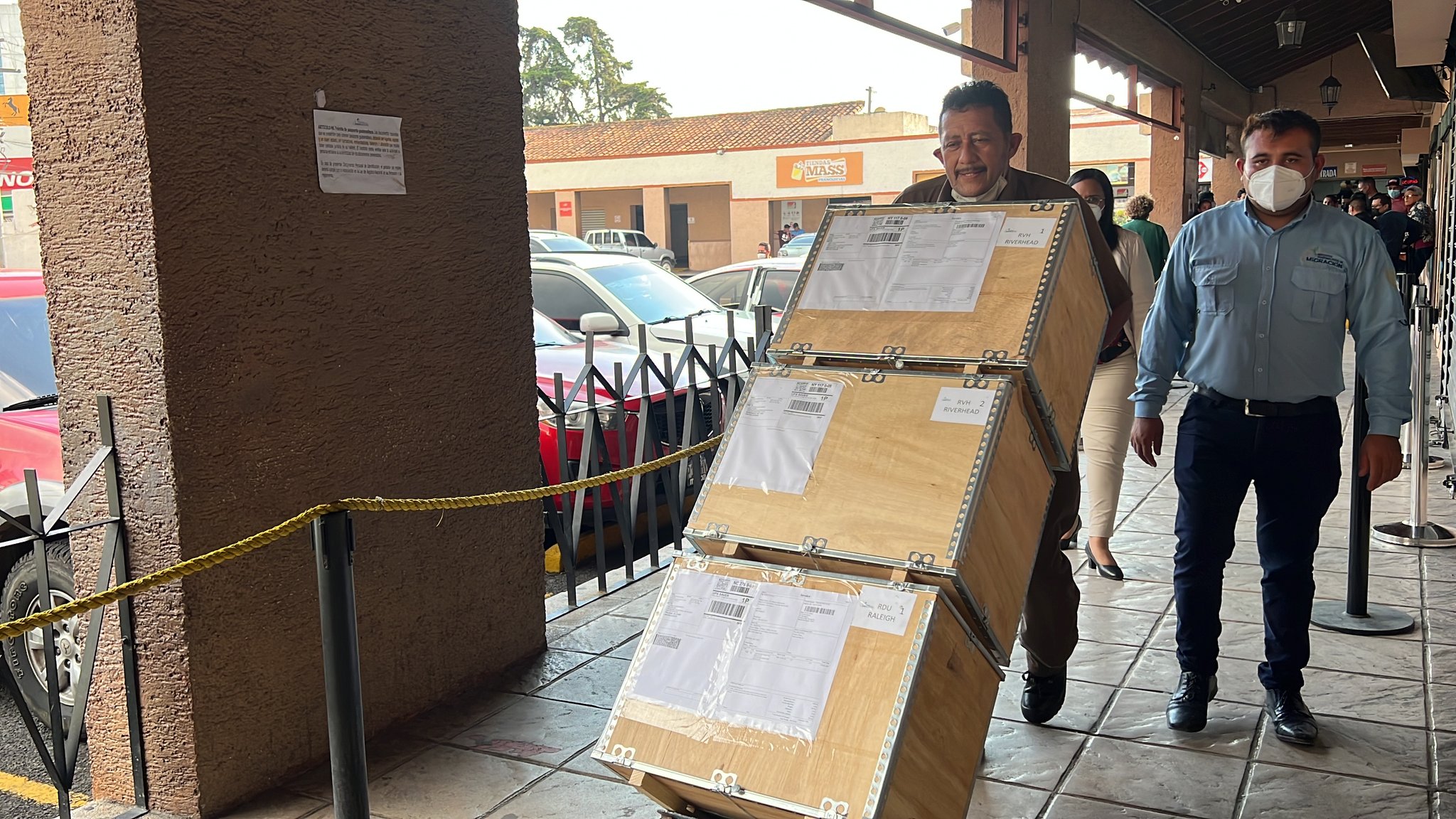 Migración coordina envío de 20 mil cartillas para emisión de pasaportes