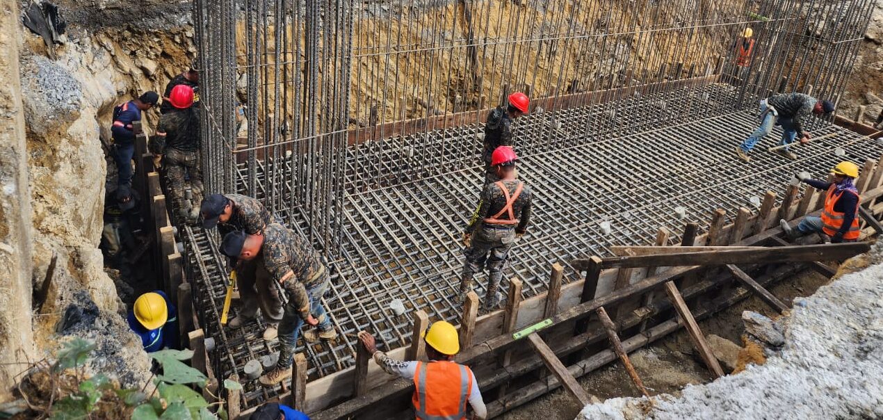 Avanza instalación de puente tipo Warren en ruta al Polochic