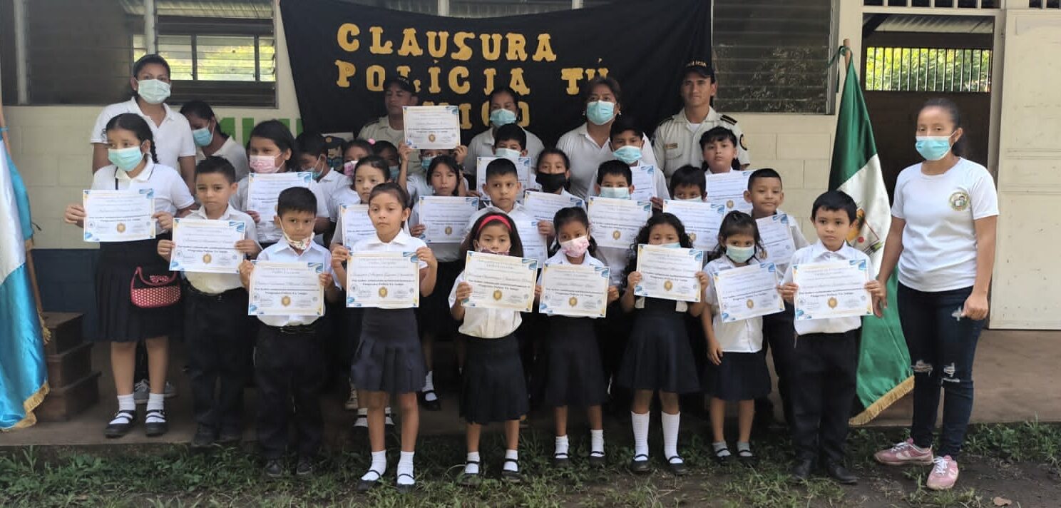 Policía Tu Amigo reconoce liderazgo de estudiantes en Escuintla