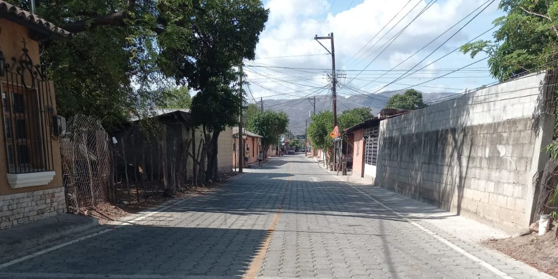 Continúa mejoramiento de conectividad vial en La Unión y Gualán