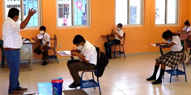 Mineduc suspende clases a nivel nacional
