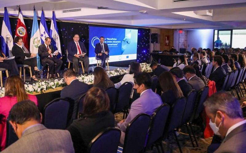 Presentan beneficios de la unión aduanera centroamericana