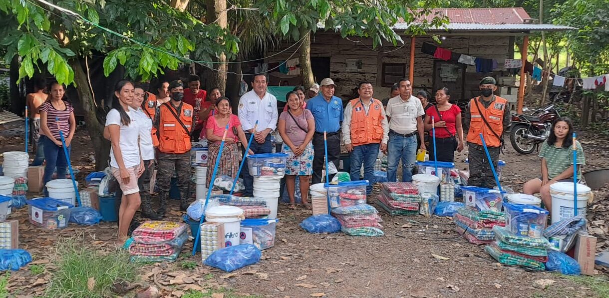 Vecinos de San José La Máquina reciben asistencia tras verse afectados por las lluvias