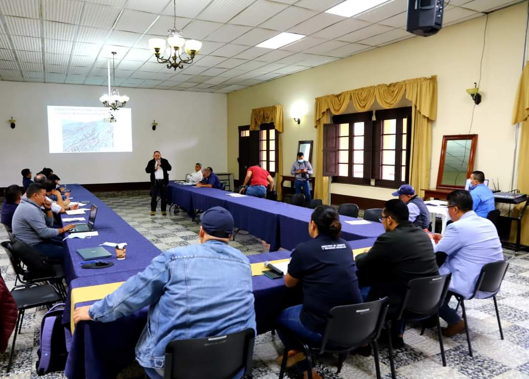 Discuten sobre situación ambiental de lago de Izabal y río Dulce