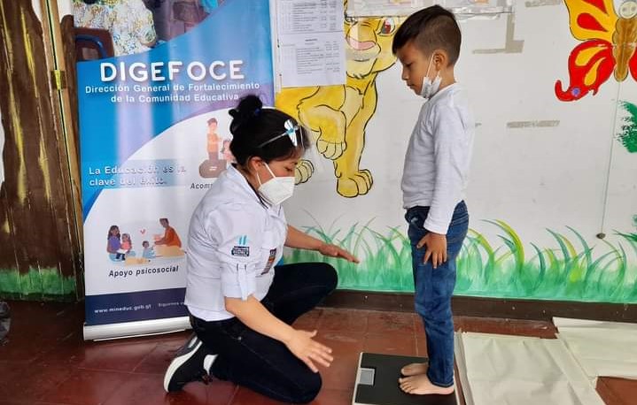 Desarrollan jornadas de peso y talla en escuelas