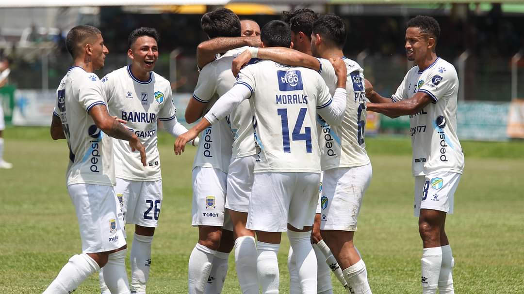 Comunicaciones continúa con la lucha por alcanzar al líder