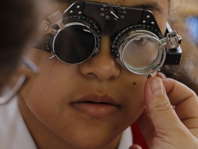 Concientizan a la población sobre la importancia de cuidar la salud visual