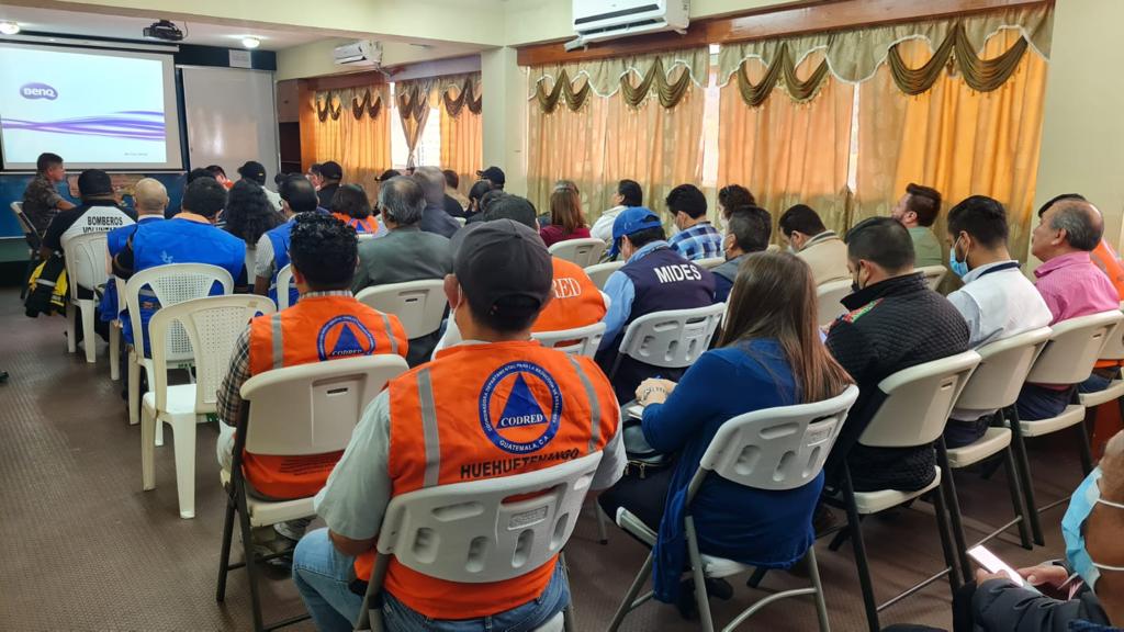 Gestionan apoyo vía terrestre y aérea para familias de Huehuetenango