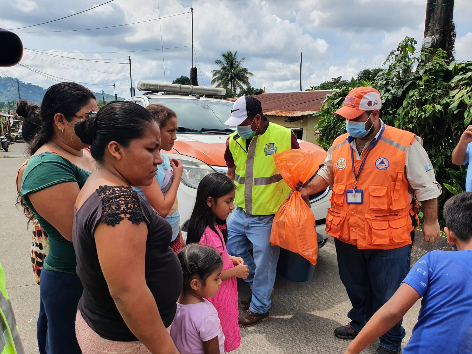 Continúa la entrega de ayuda humanitaria a familias afectadas por las lluvias