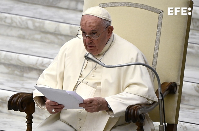 Papa Francisco hace llamado a la paz, durante el Ángelus
