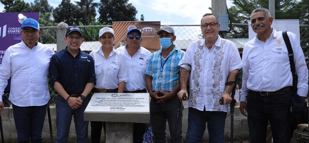 Más de 2 mil pobladores de Izabal beneficiados con introducción de energía eléctrica
