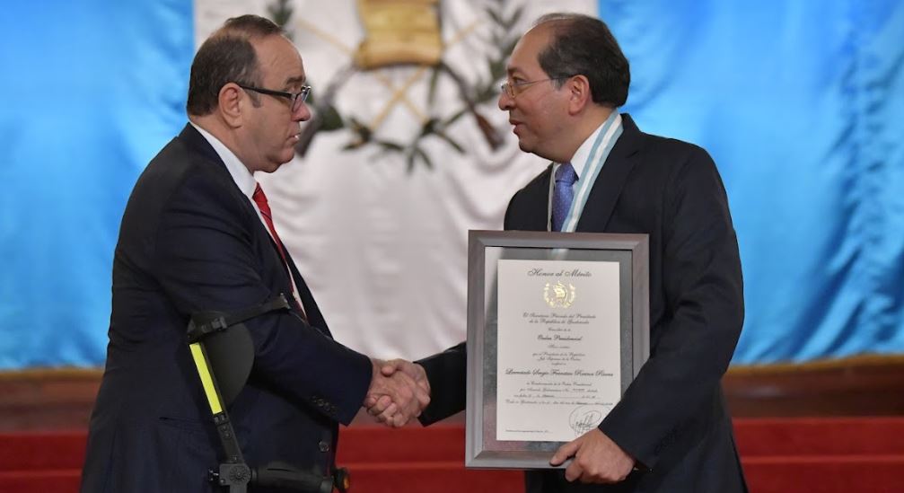 Presidente otorga Orden Presidencial a Sergio Recinos Rivera