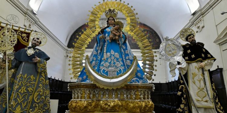 Celebran día de la Virgen del Rosario