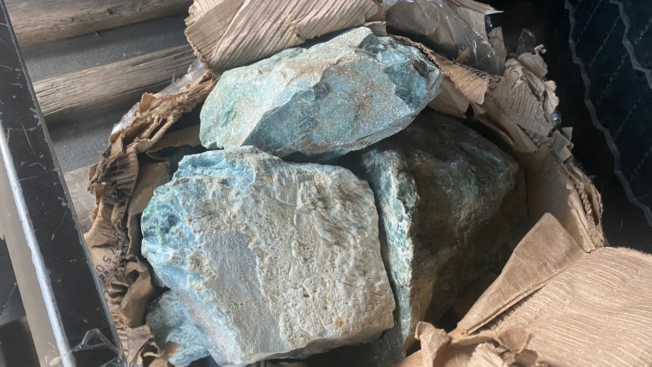 Operativo de control permite localizar piedras de jade en un autobús