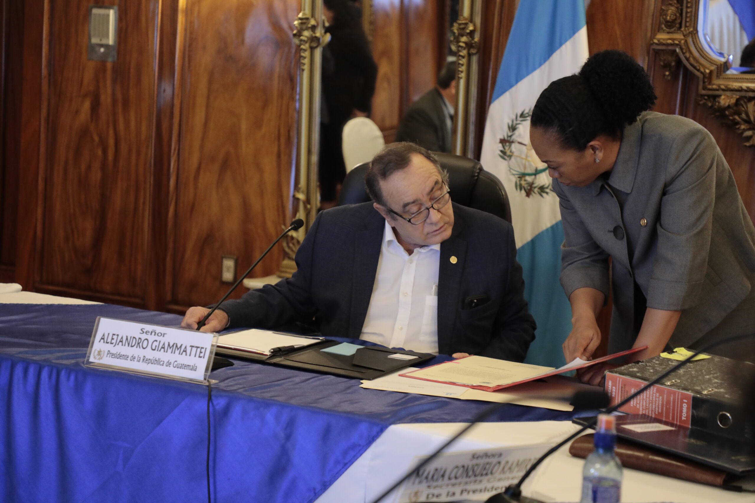 Presidente Giammattei encabeza reunión de Consejo de Ministros