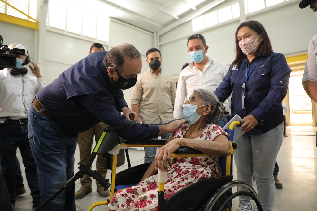 Presidente destaca su compromiso con los adultos mayores
