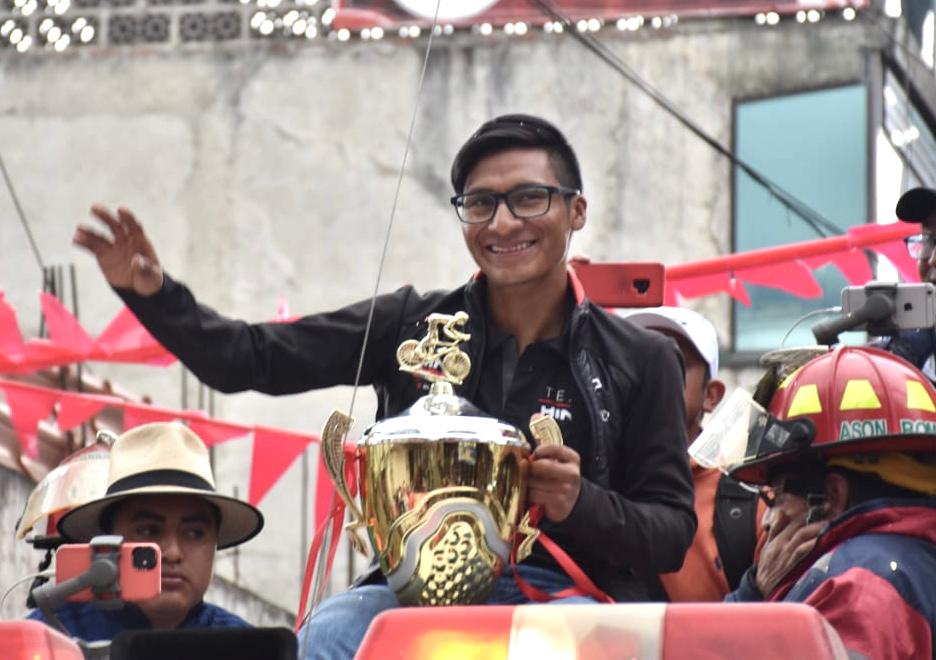 Mardoqueo Vásquez, bicampeón de la Vuelta a Guatemala, llega a Totonicapán