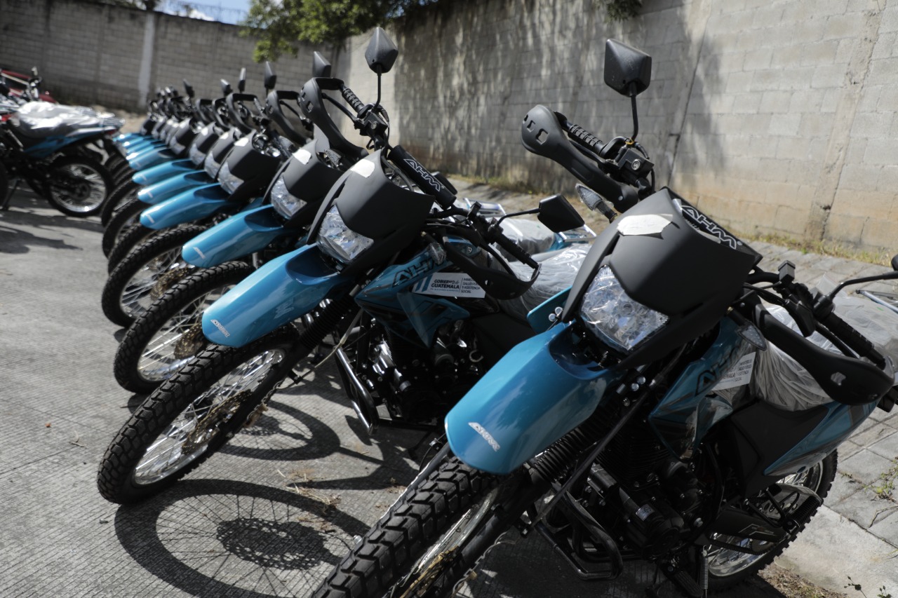 Entregan motocicletas para fortalecer labor en el Programa de Malaria