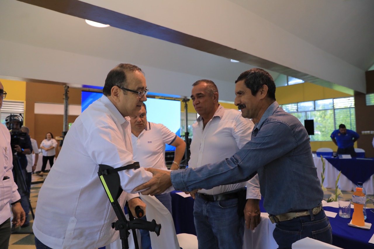 Tercera gira presidencial: Concluye jornada de trabajo con alcaldes de El Progreso