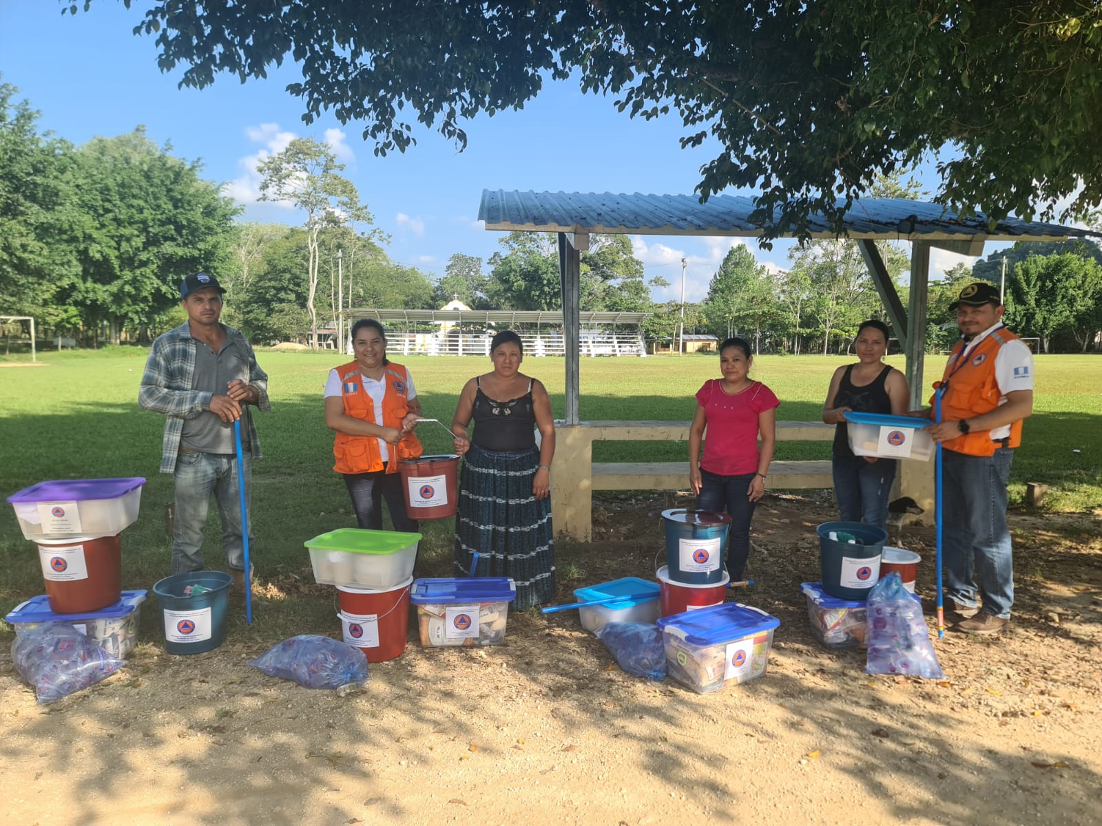 Continúa entrega de ayuda humanitaria en el interior del país