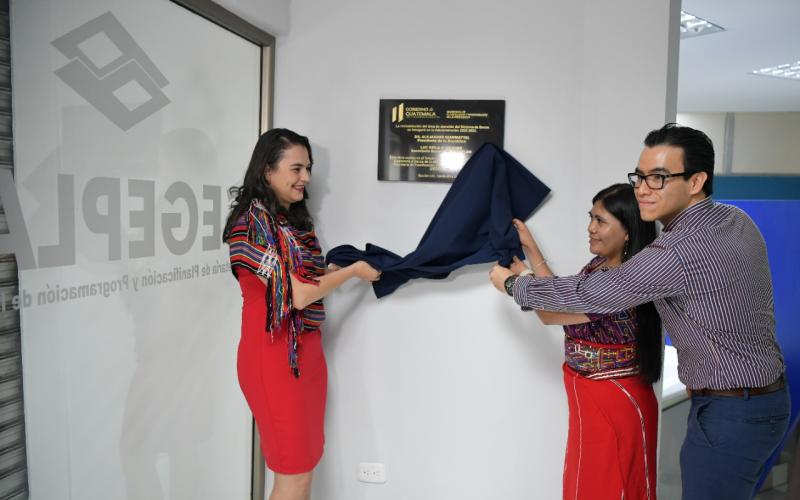 Crean centro de información y atención sobre programas de becas