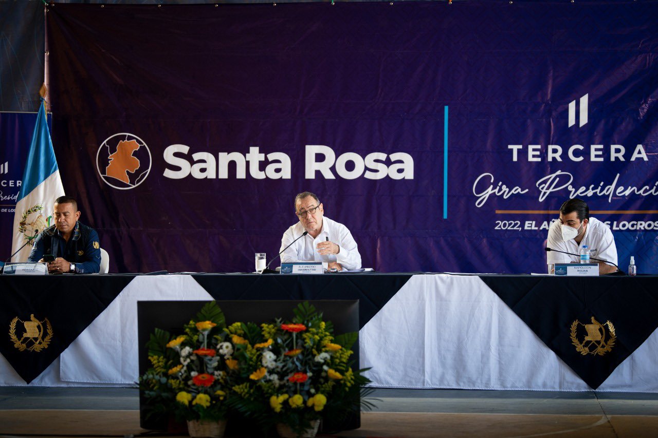El mandatario se reunió con gobernadores y alcaldes de Santa Rosa el 26 de noviembre.
