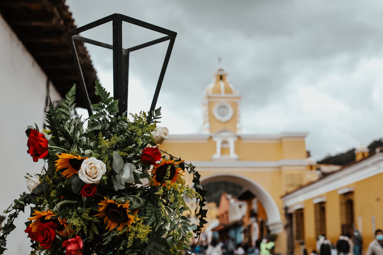 Llevan a cabo Festival de las Flores en Antigua Guatemala