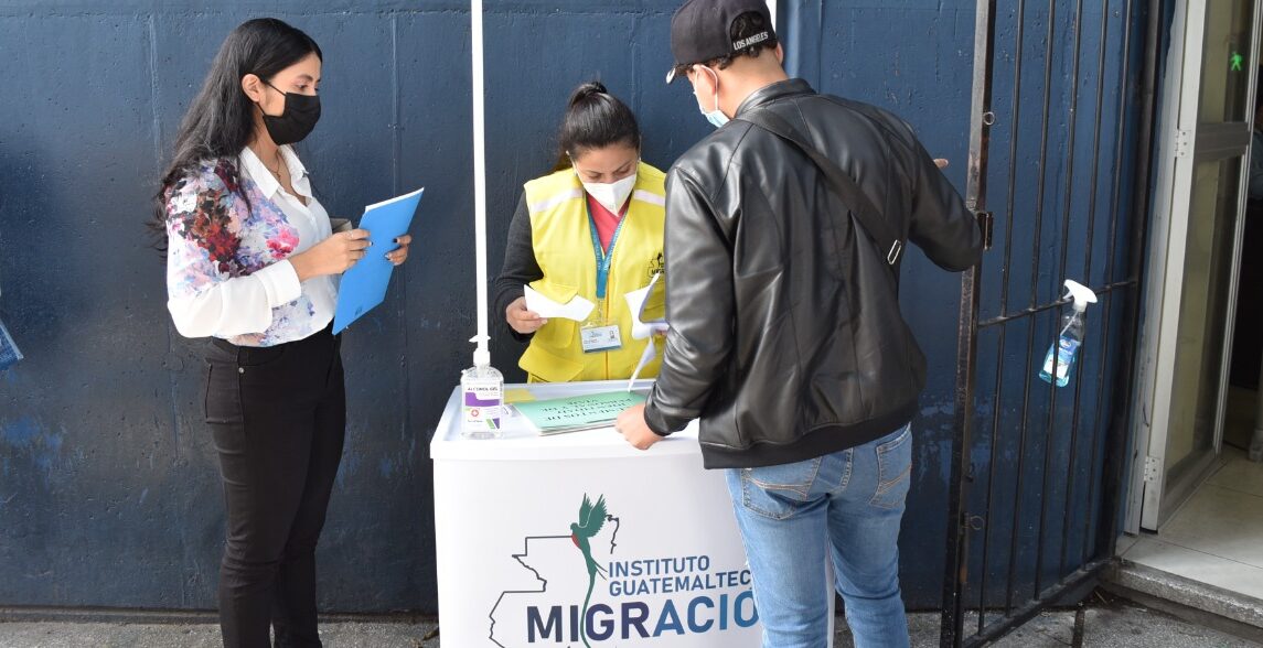 Migración establece puesto informativo en Pasos y Pedales