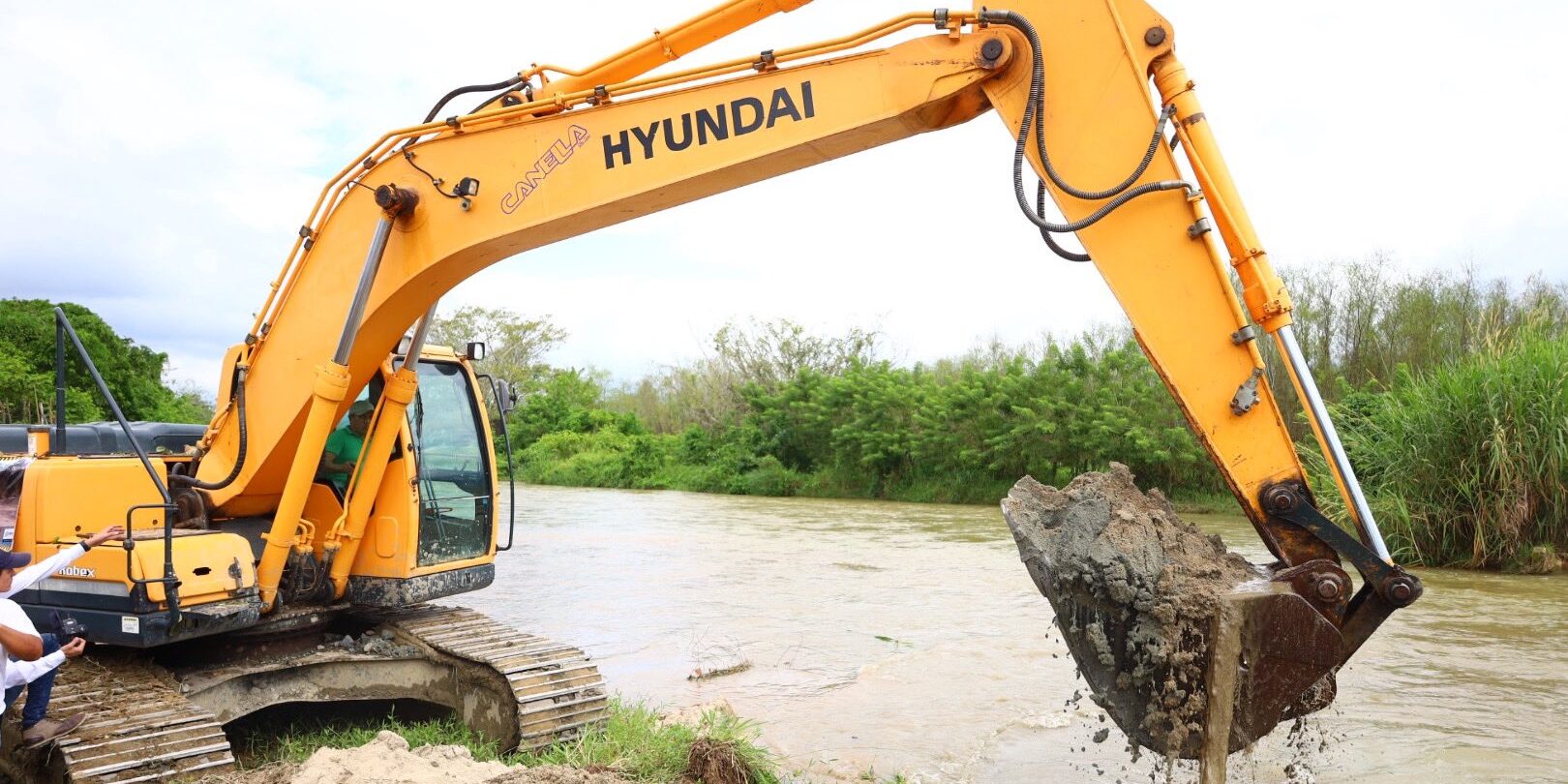 Comienza rehabilitación de carretera y construcción de puente en Izabal