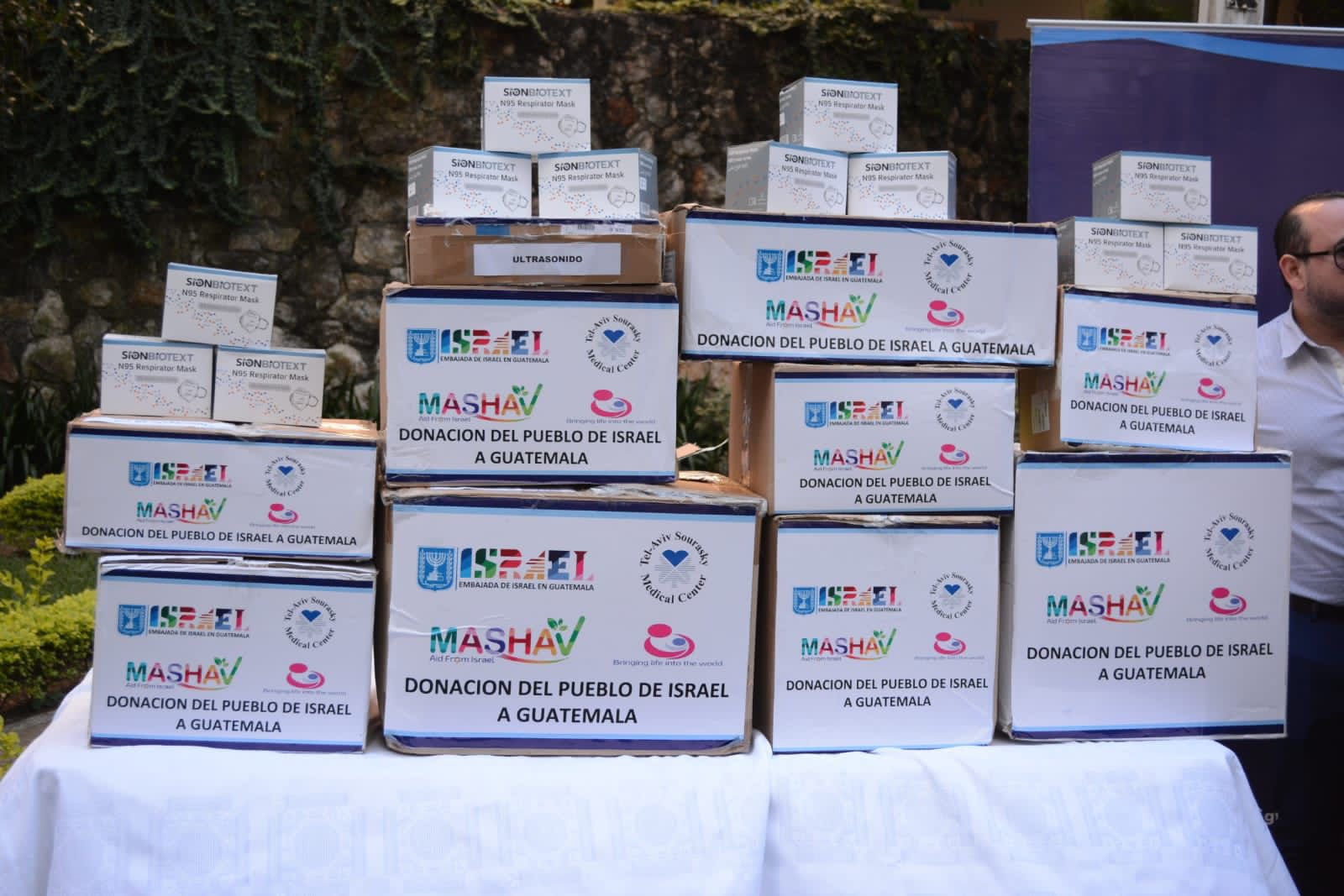 Embajada de Israel entrega equipo y suministros médicos al San Juan de Dios