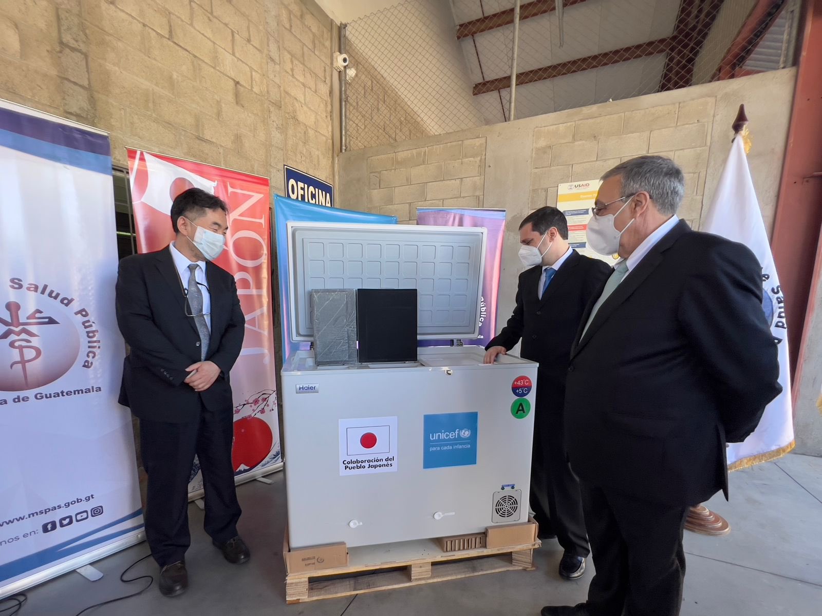 País recibe 118 equipos solares duales de refrigeración y congelación
