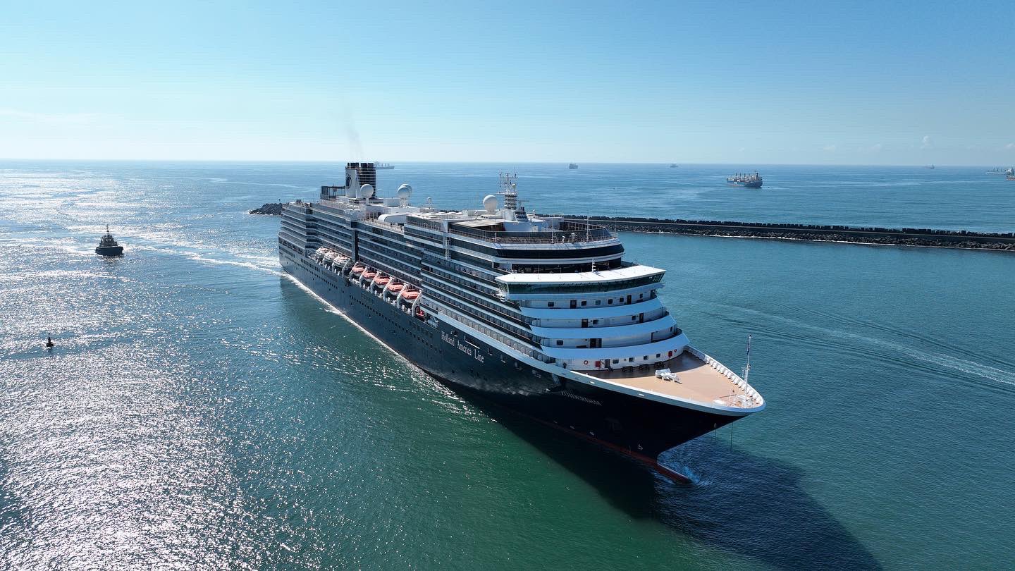 Dan la bienvenida a turistas del crucero Zuiderdam