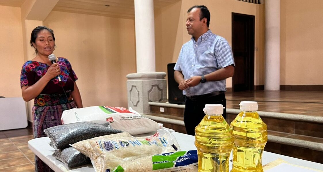 Familias de Sacatepéquez reciben asistencia alimentaria