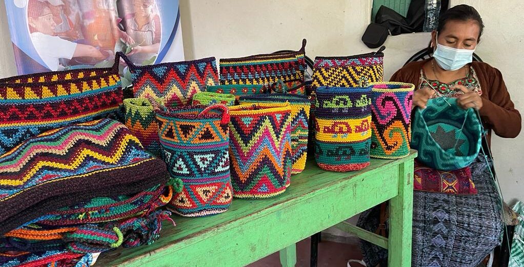 Emprendedoras huehuetecas comercializan sus productos en Cayalá y aeropuerto La Aurora
