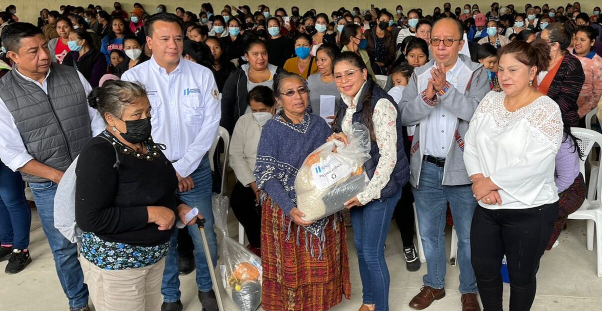 MAGA lleva asistencia alimentaria a familias huehuetecas que perdieron sus cultivos