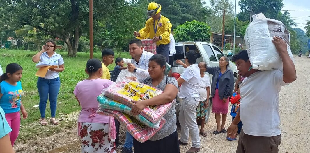 Familias afectadas por las lluvias reciben asistencia humanitaria
