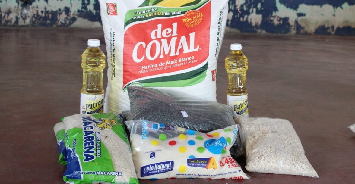 Vecinos de Guastatoya reciben ayuda alimentaria