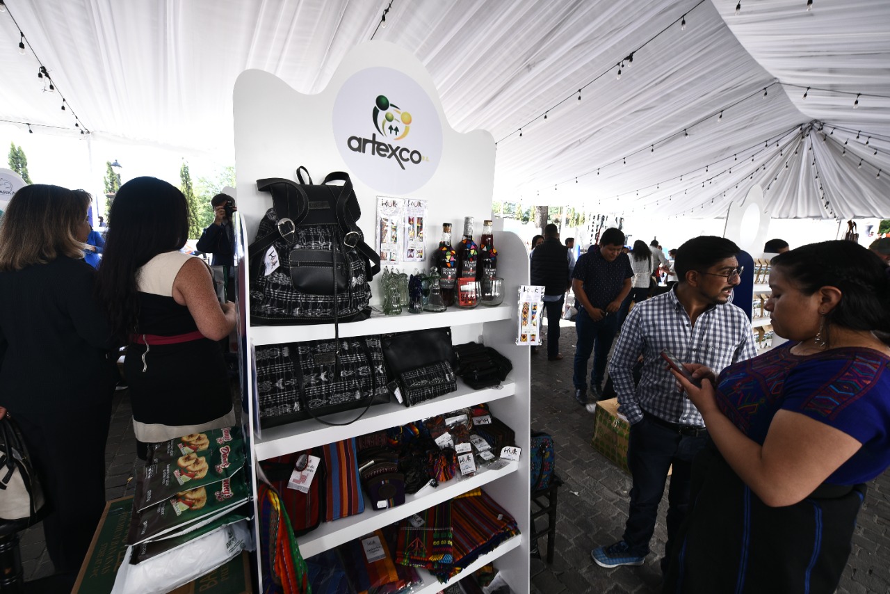 Entregan 30 nuevos distintivos de Sello Blanco a emprendedores guatemaltecos