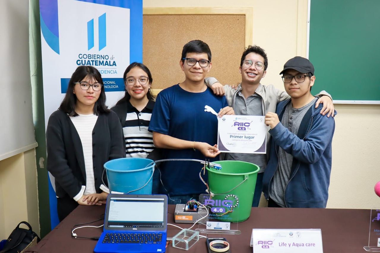 Premian a ganadores de concurso interdepartamental que impulsa la innovación