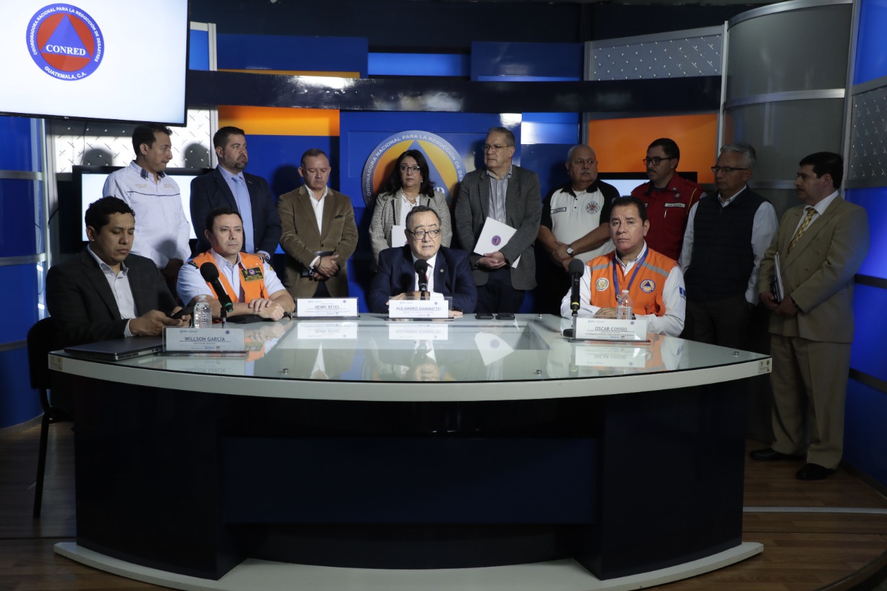 Gobernante brinda detalles del avance del fenómeno tropical Lisa