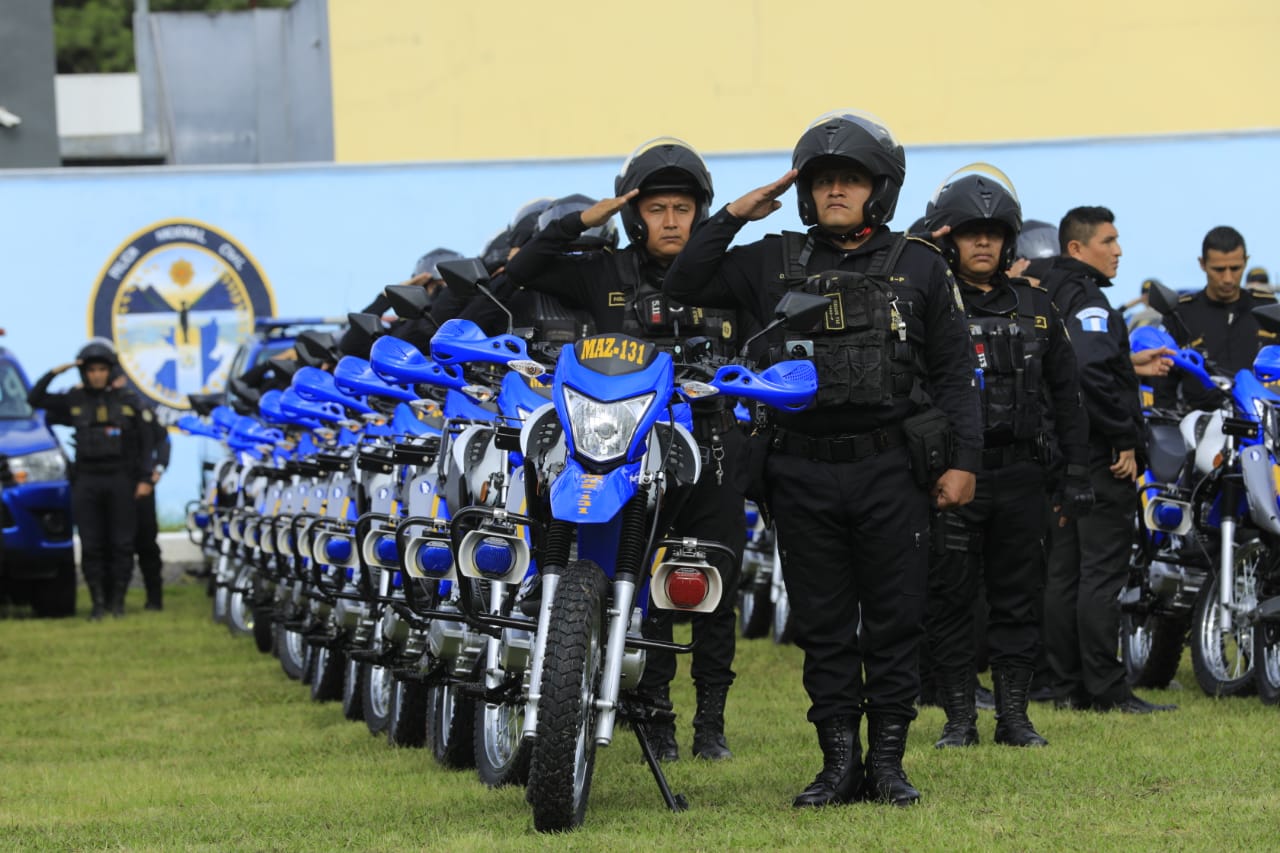 Fortalecen operaciones de la PNC con entrega de motocicletas y autopatrullas