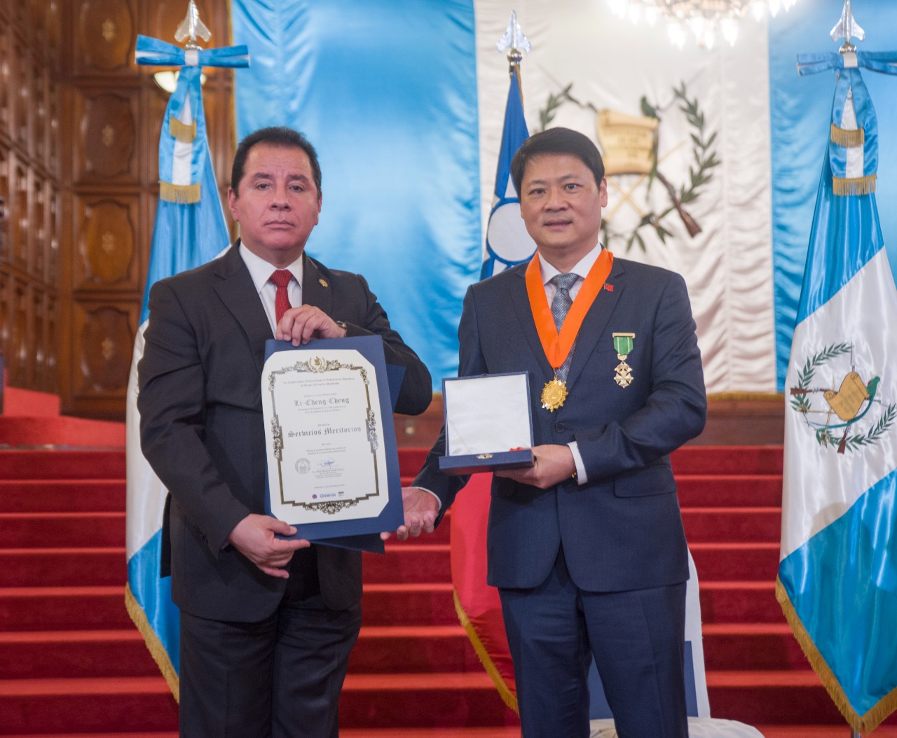 Conred entrega Medalla de Servicios Meritorios al embajador de la República de China (Taiwán), Li-Cheng Cheng
