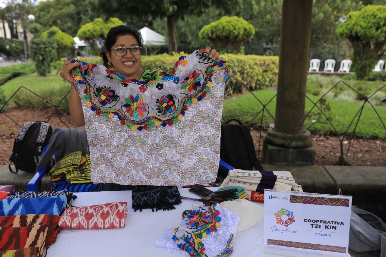 Invitan a guatemaltecos a participar en Paseo Artesanal